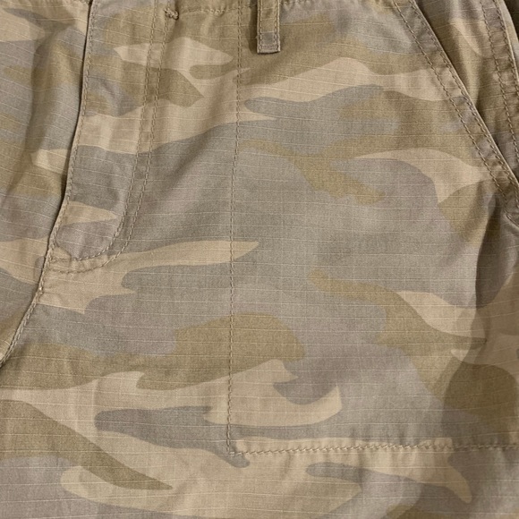 NWOT DKNY Jeans Camo Cargo Pants - Picture 5 of 9